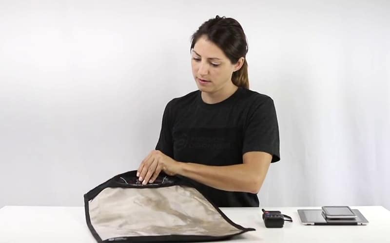 DefenderShield ConcealShield Cell Phone Faraday Travel Bag – EMF + RFI –  Schild